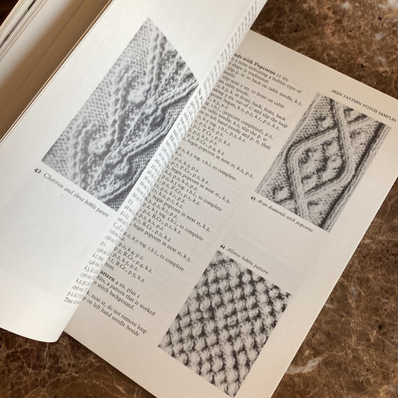 The Complete Book of Traditional Aran Knitting by Shelagh Hollingworth, New - Picture 8 of 12